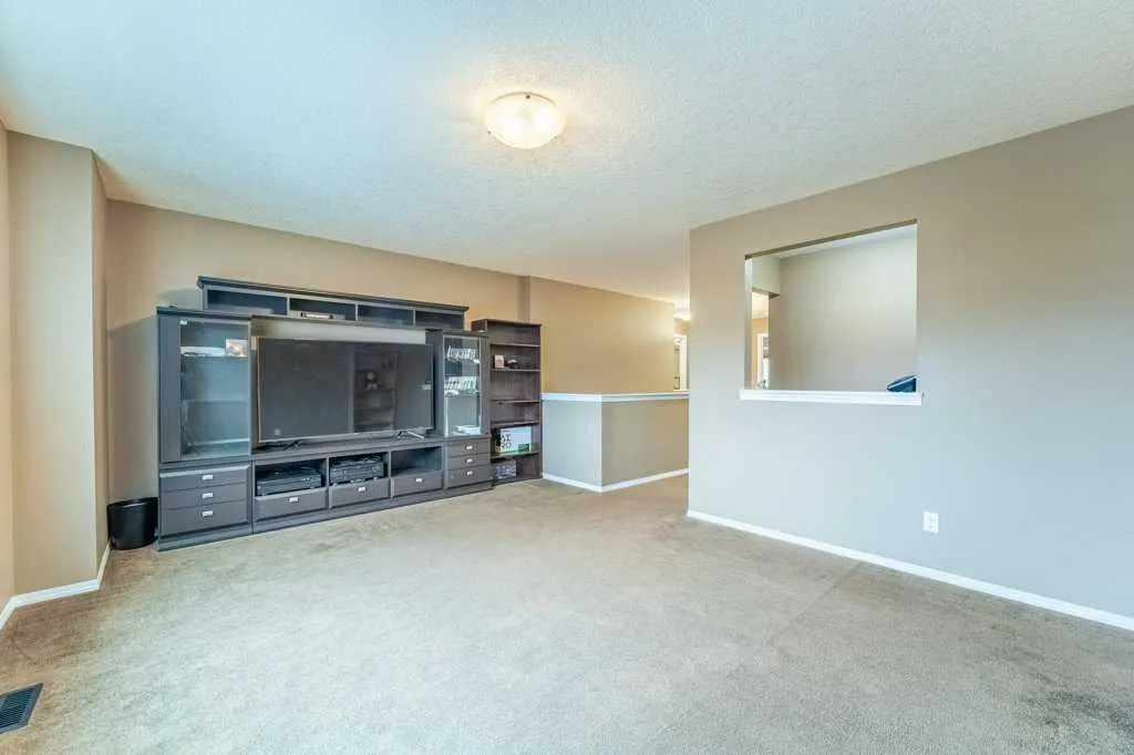 19 Silverado Skies Bay SW