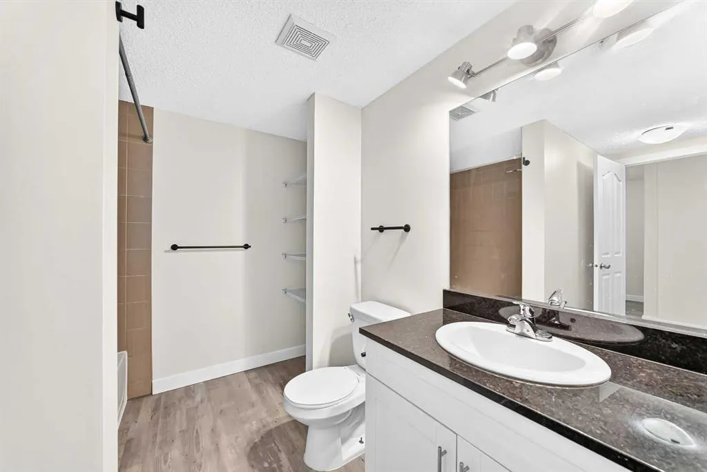 403 Mackenzie Way SW #4118
