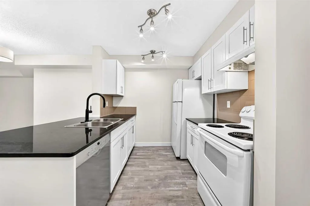 403 Mackenzie Way SW #4118