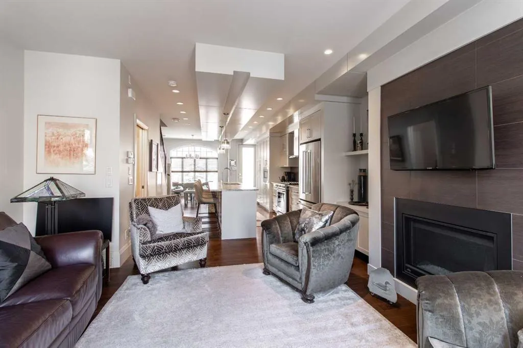 2214 30 Street SW #105