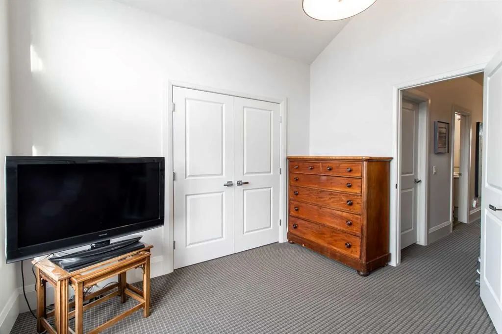 2214 30 Street SW #105