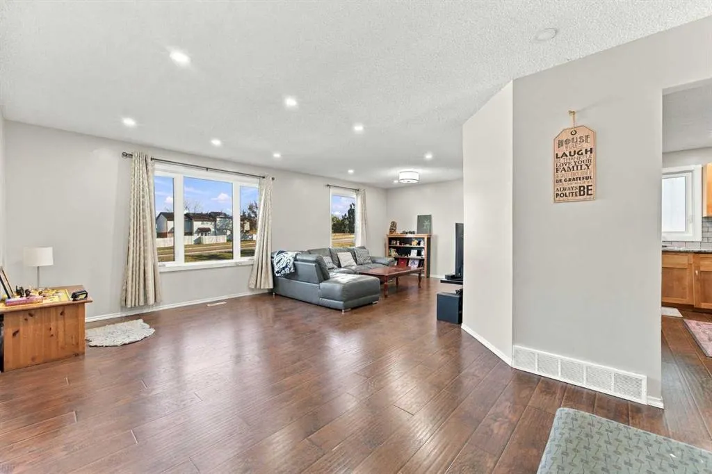 95 Rundleson Way NE