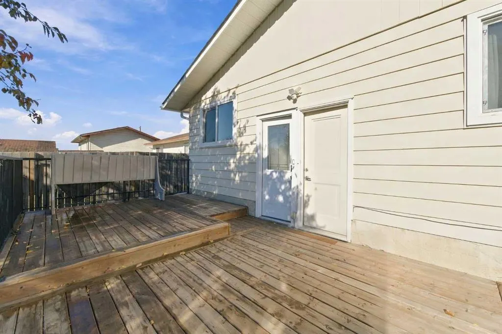 95 Rundleson Way NE