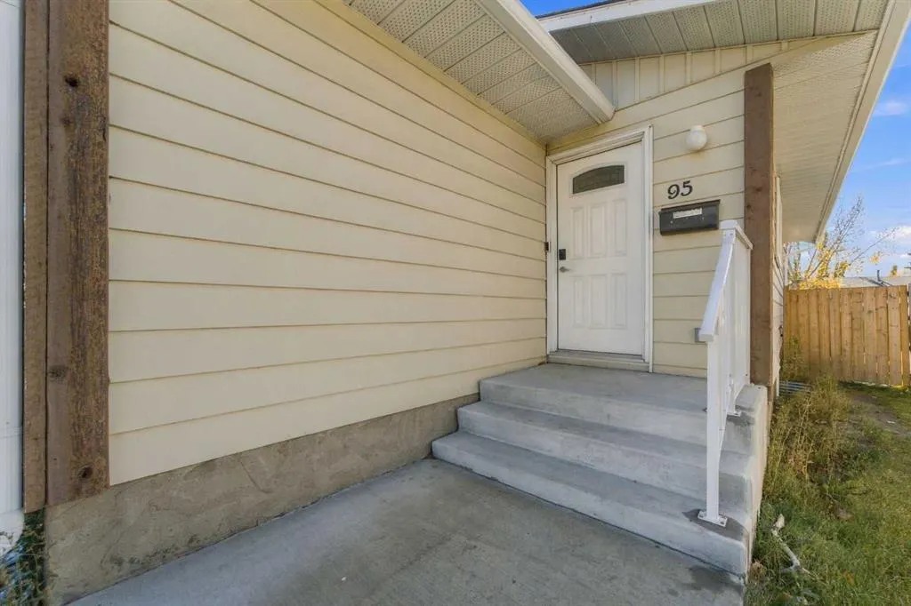 95 Rundleson Way NE