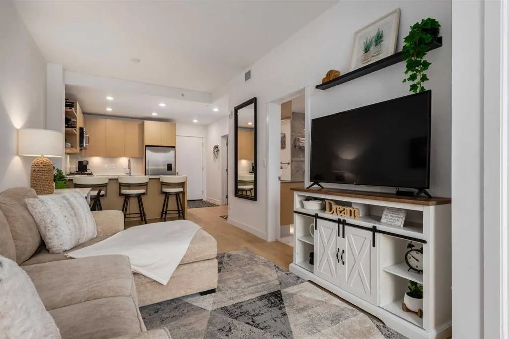 88 9 Street NE #403