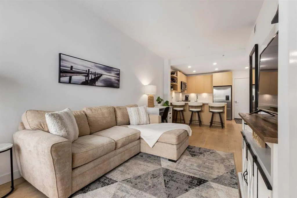 88 9 Street NE #403