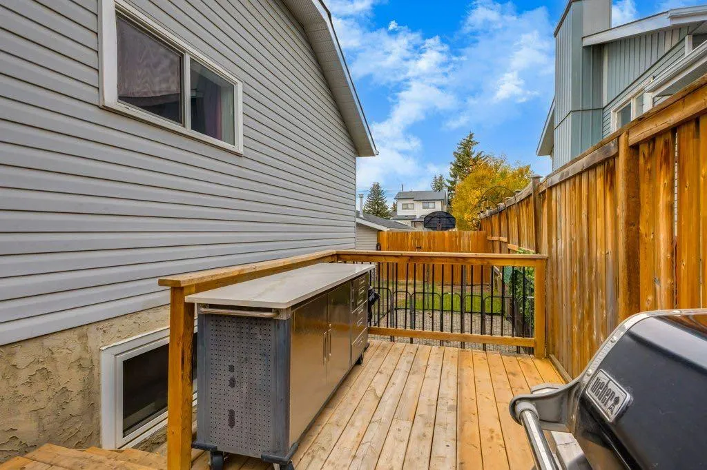 228 Deer Ridge Place SE