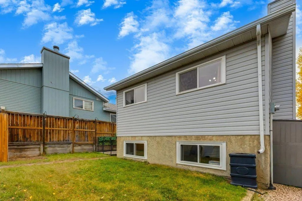 228 Deer Ridge Place SE