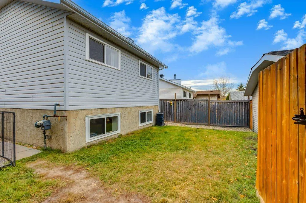 228 Deer Ridge Place SE