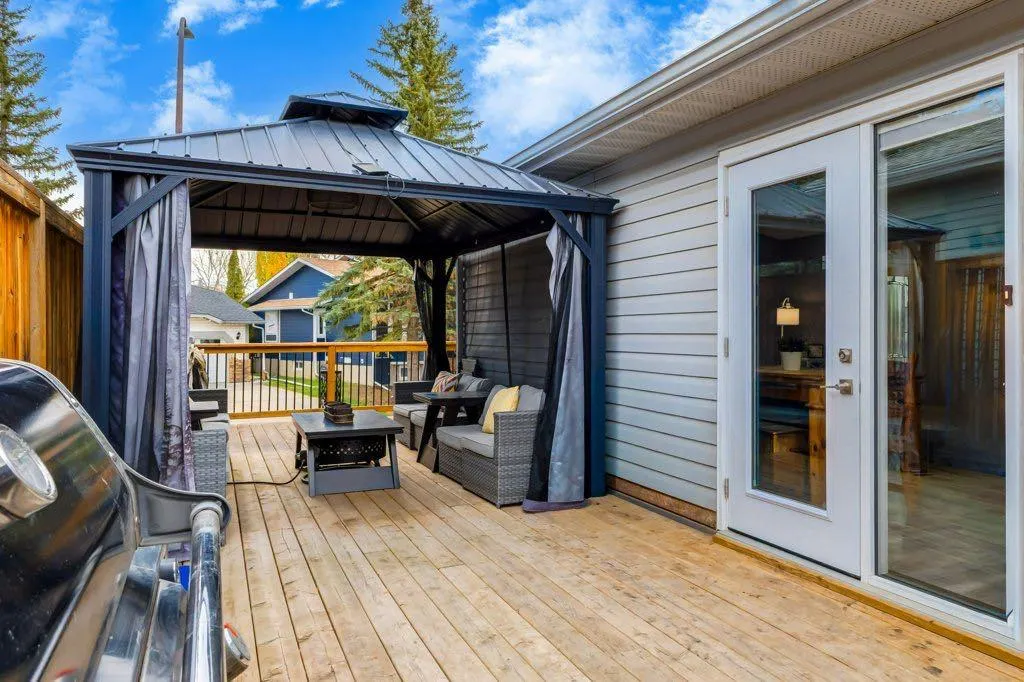 228 Deer Ridge Place SE