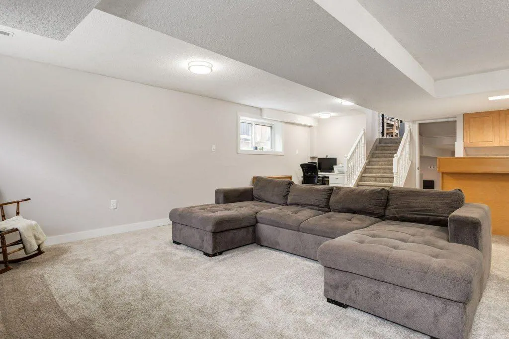 228 Deer Ridge Place SE
