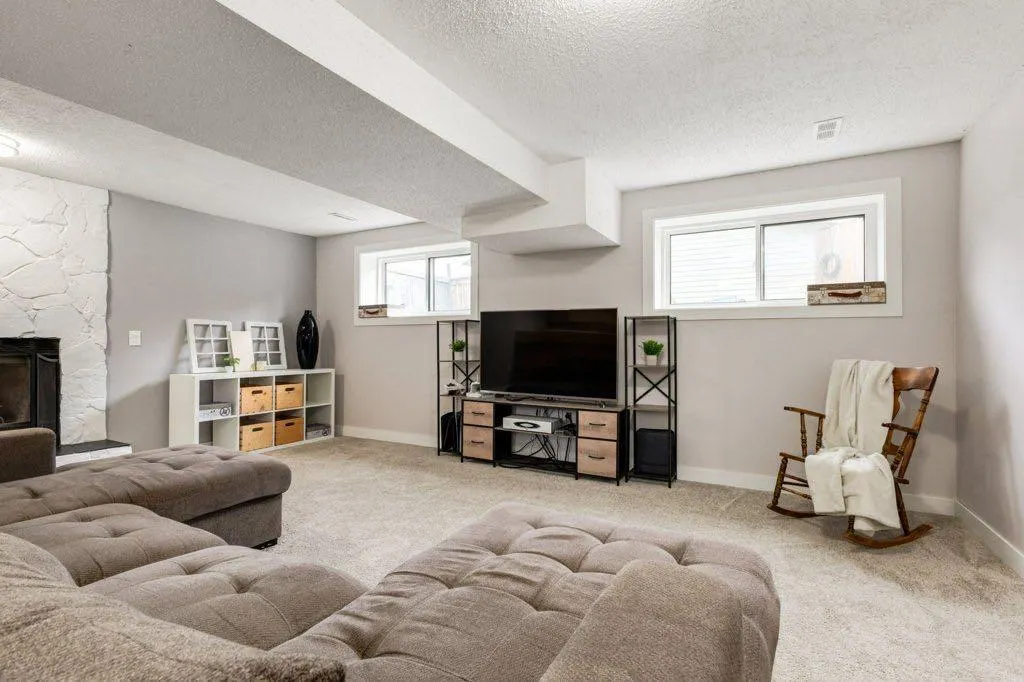 228 Deer Ridge Place SE