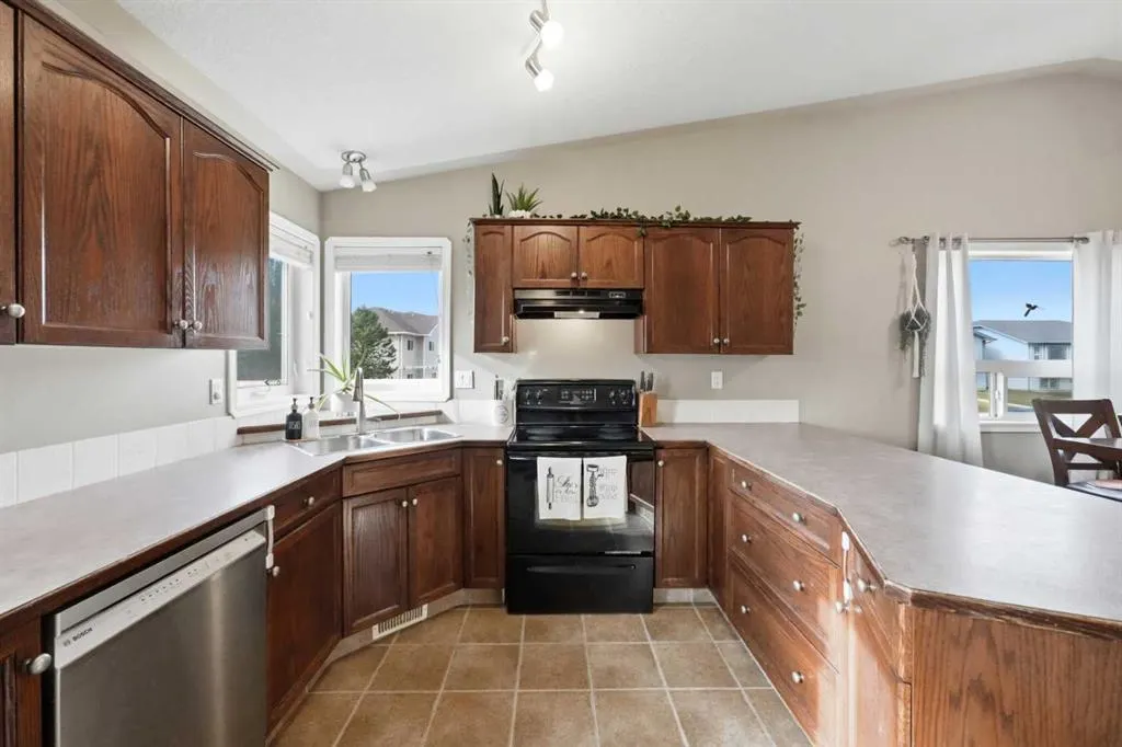 272 Jennings Crescent