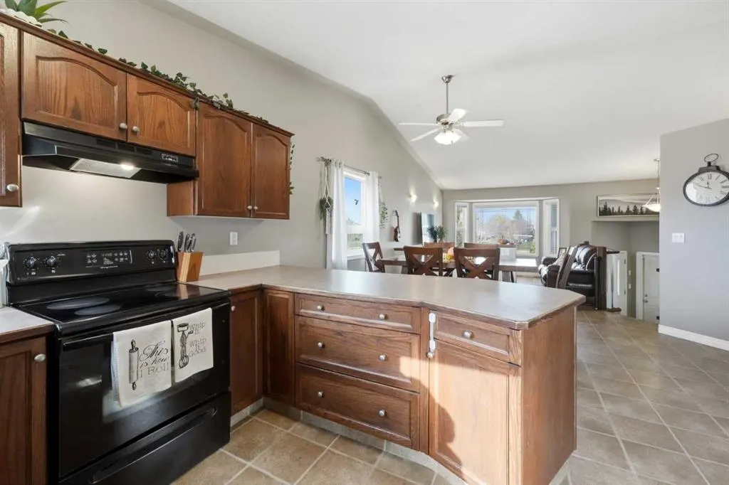 272 Jennings Crescent