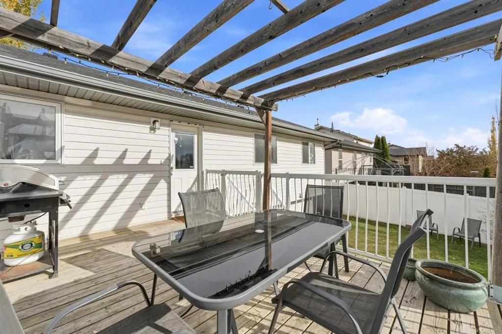 272 Jennings Crescent