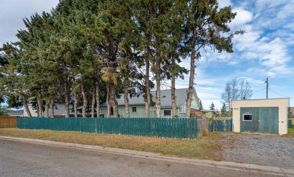 210 royalties Crescent