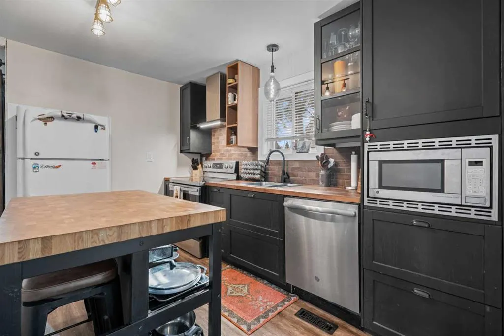 210 royalties Crescent