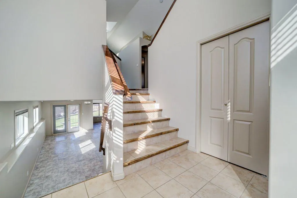 442 Gateway Crescent S