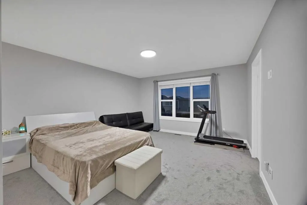 113 Corner Glen Way NE