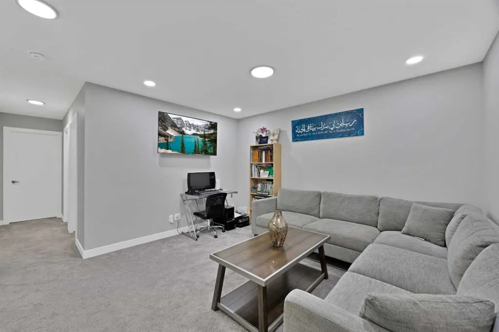 113 Corner Glen Way NE