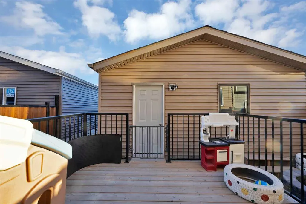 113 Corner Glen Way NE