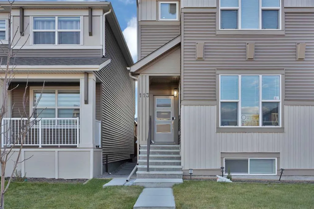 113 Corner Glen Way NE
