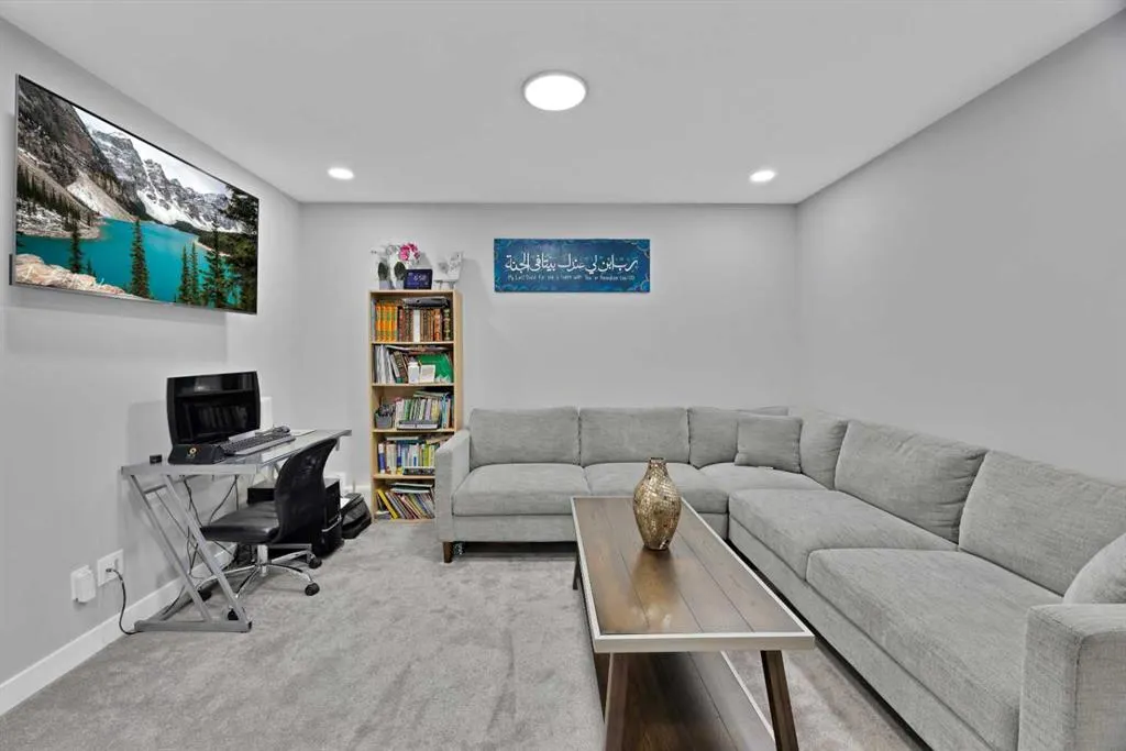 113 Corner Glen Way NE