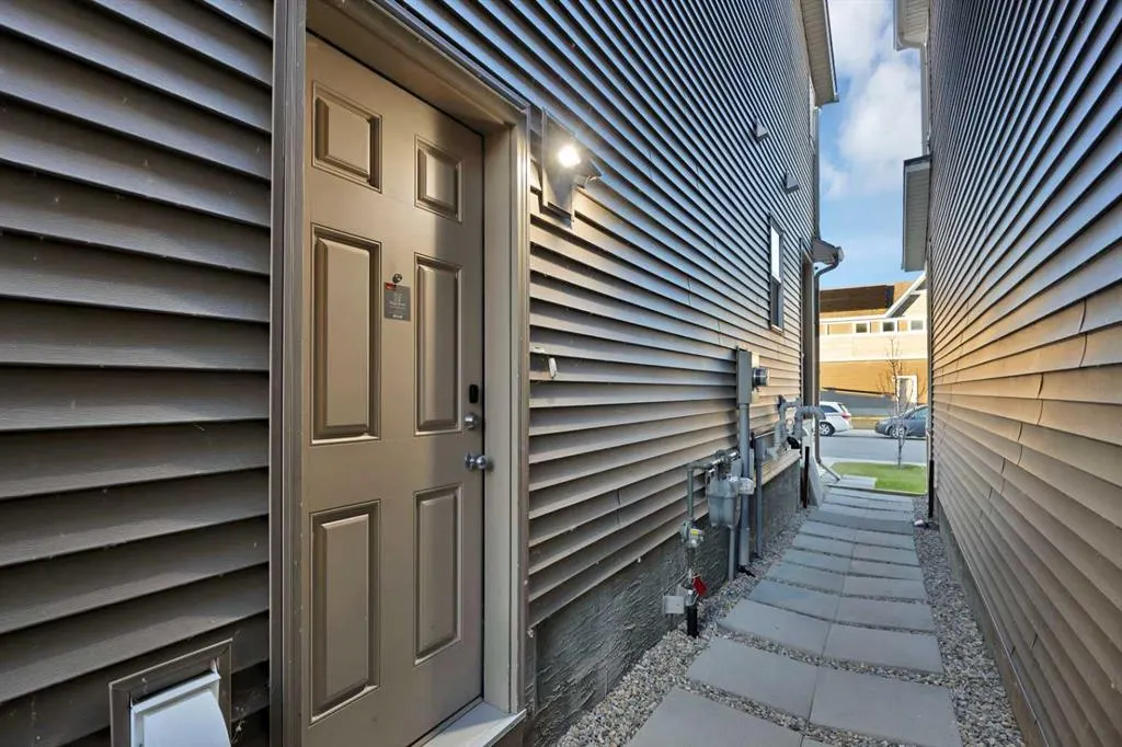 113 Corner Glen Way NE
