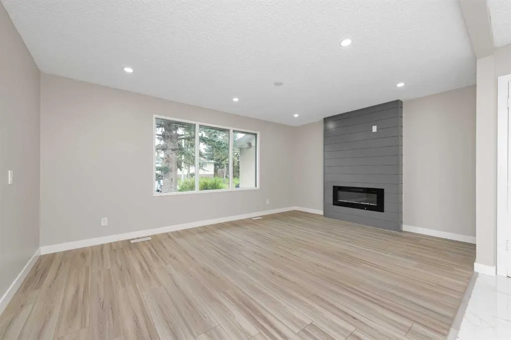 43 Maranda Close NE
