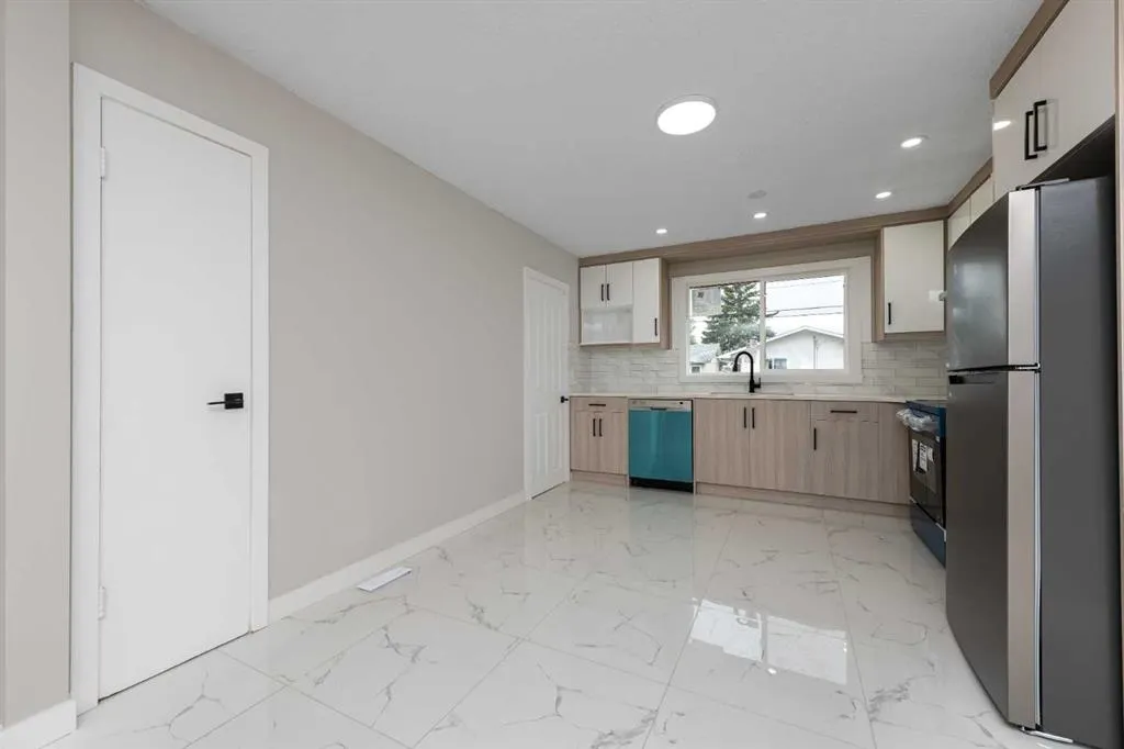 43 Maranda Close NE