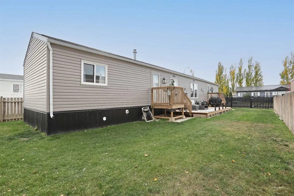 97 Meadow Lake Close E