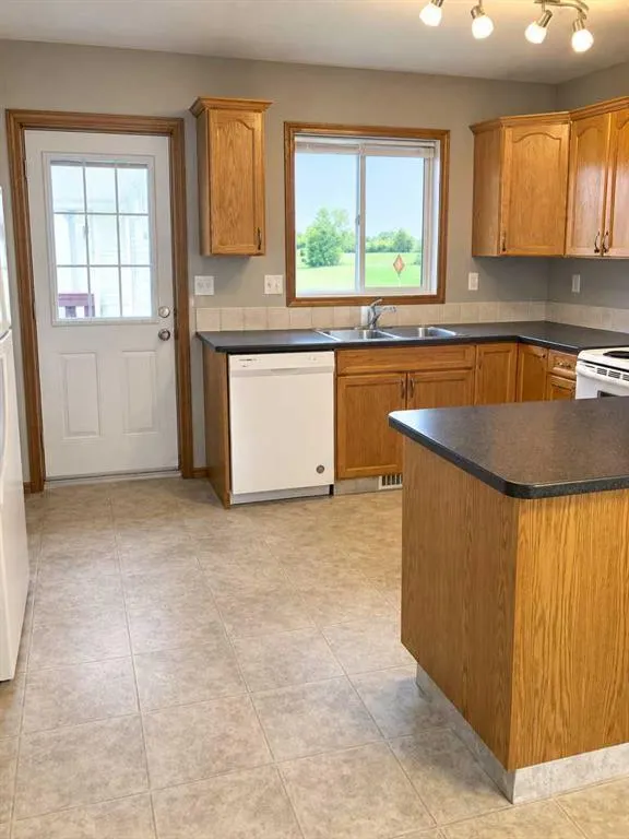 231 & 233 Kendrew Drive