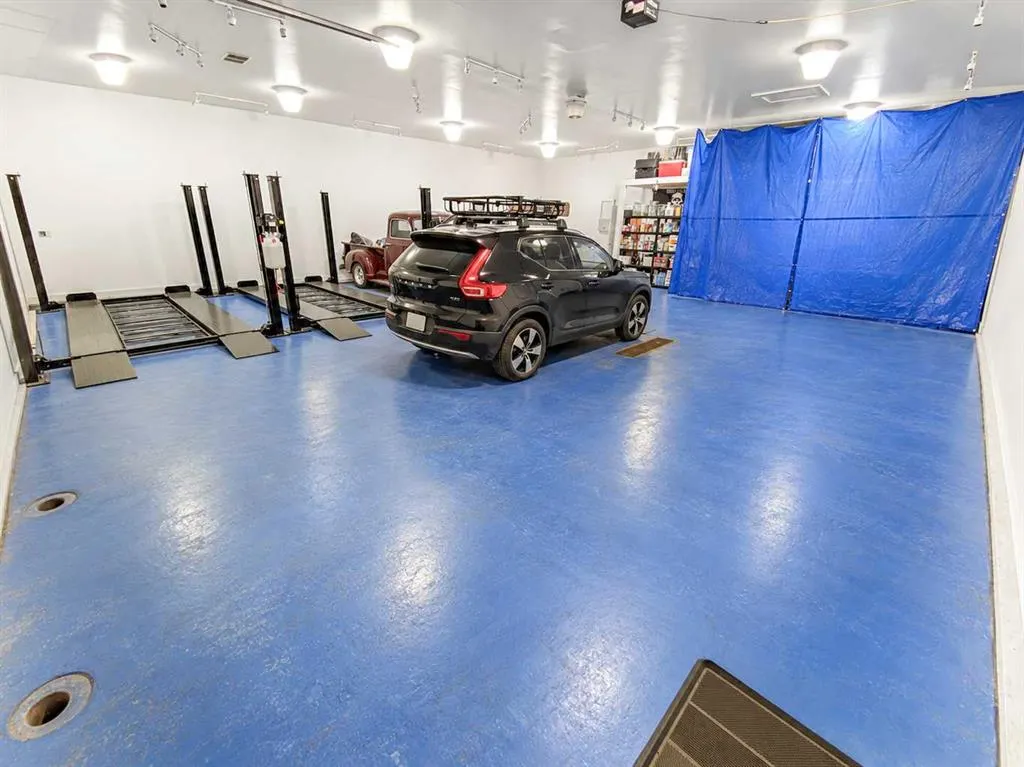 817 4 Street NE