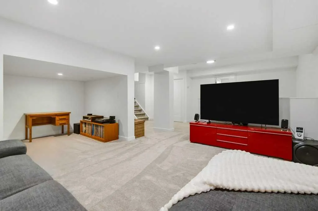 93 Downey Road