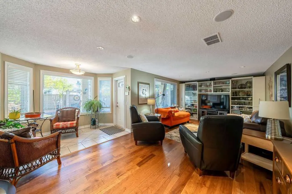7 Springbank View SW