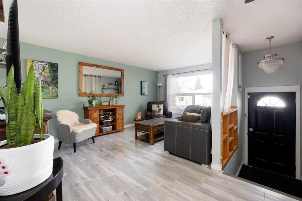 141 Bird Crescent