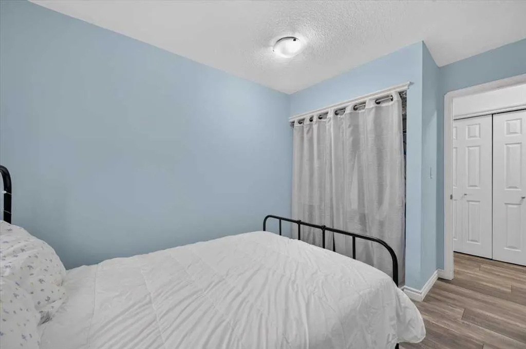 607 7 Avenue NE #401