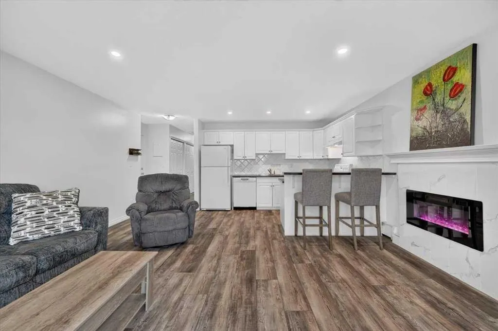 607 7 Avenue NE #401