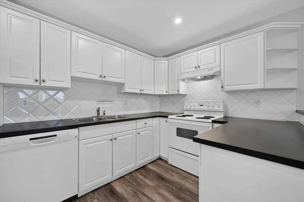 607 7 Avenue NE #401