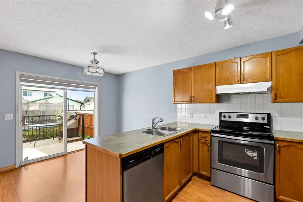 6 Martin Crossing Way NE