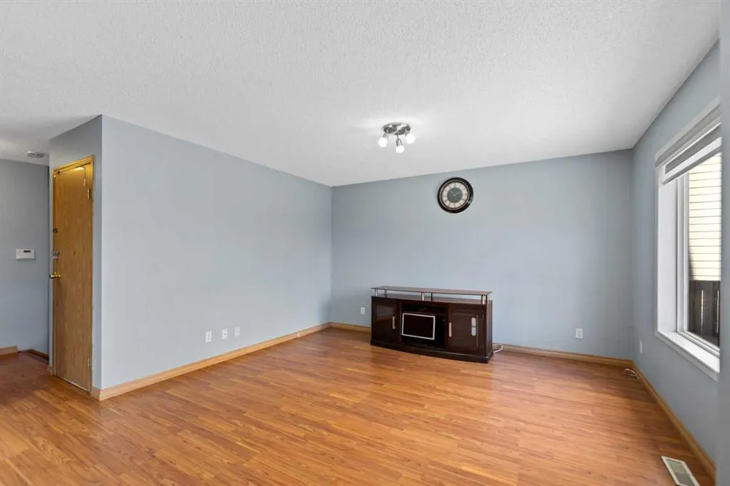 6 Martin Crossing Way NE