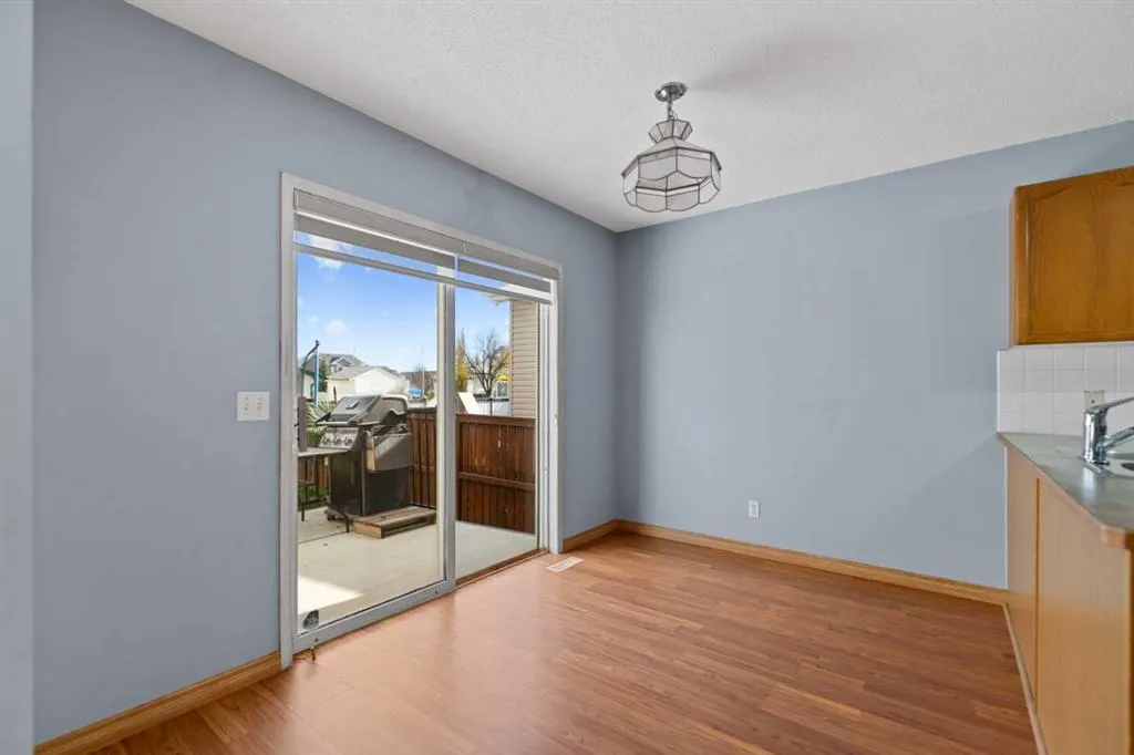6 Martin Crossing Way NE
