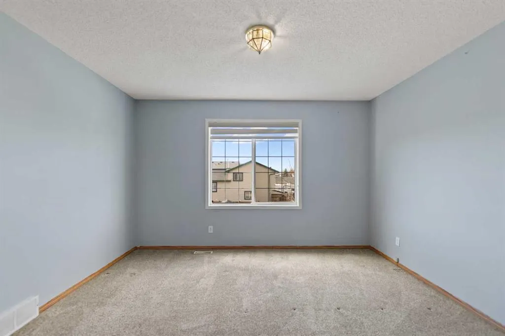 6 Martin Crossing Way NE