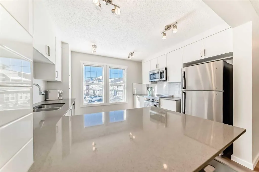 272 Cranbrook Square SE