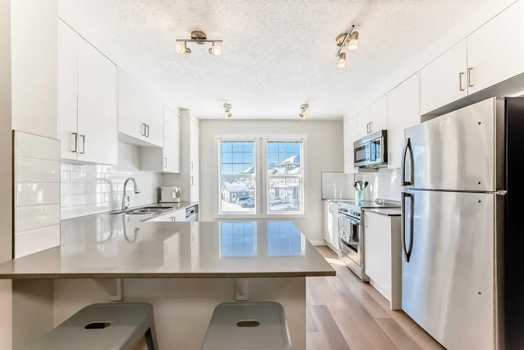 272 Cranbrook Square SE