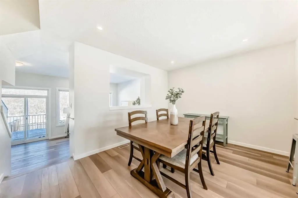 272 Cranbrook Square SE