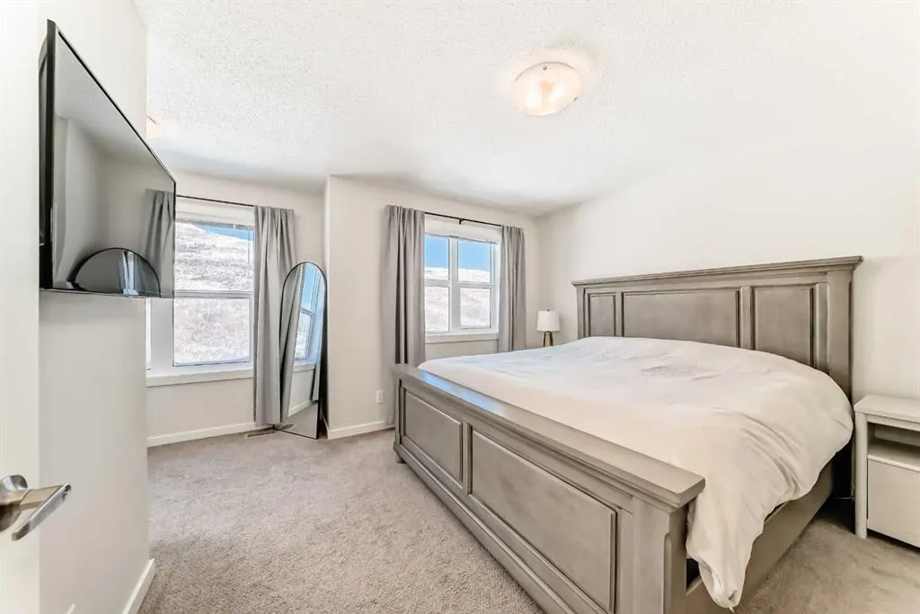 272 Cranbrook Square SE