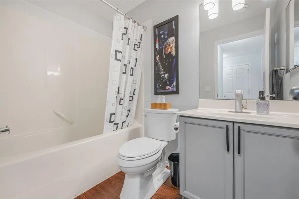 29 Springborough Boulevard SW #23