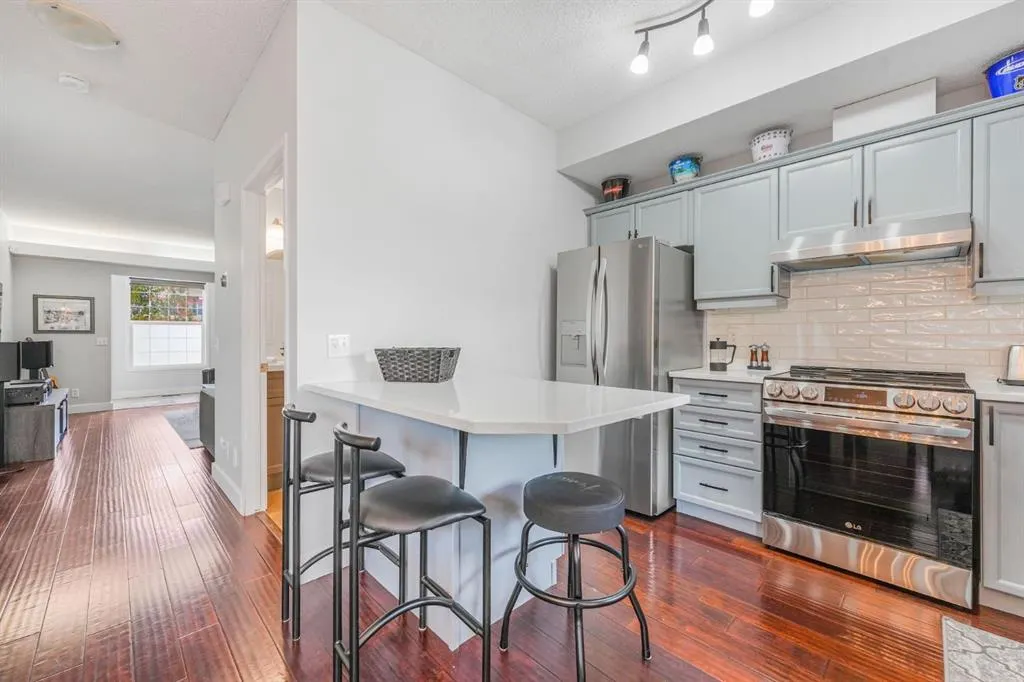 29 Springborough Boulevard SW #23
