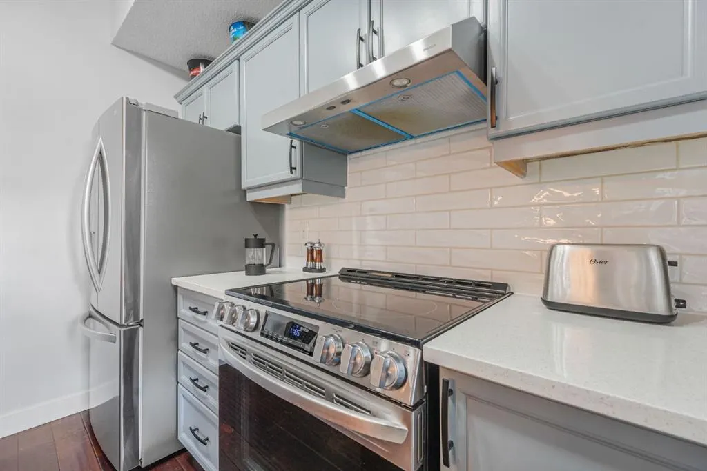 29 Springborough Boulevard SW #23